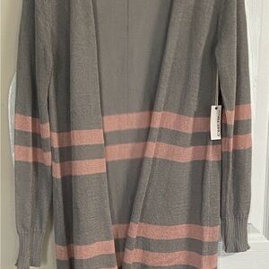 Chic Gray and Pink Striped Cardigan